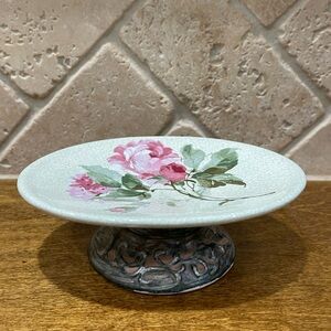 Decorative rose soap dish